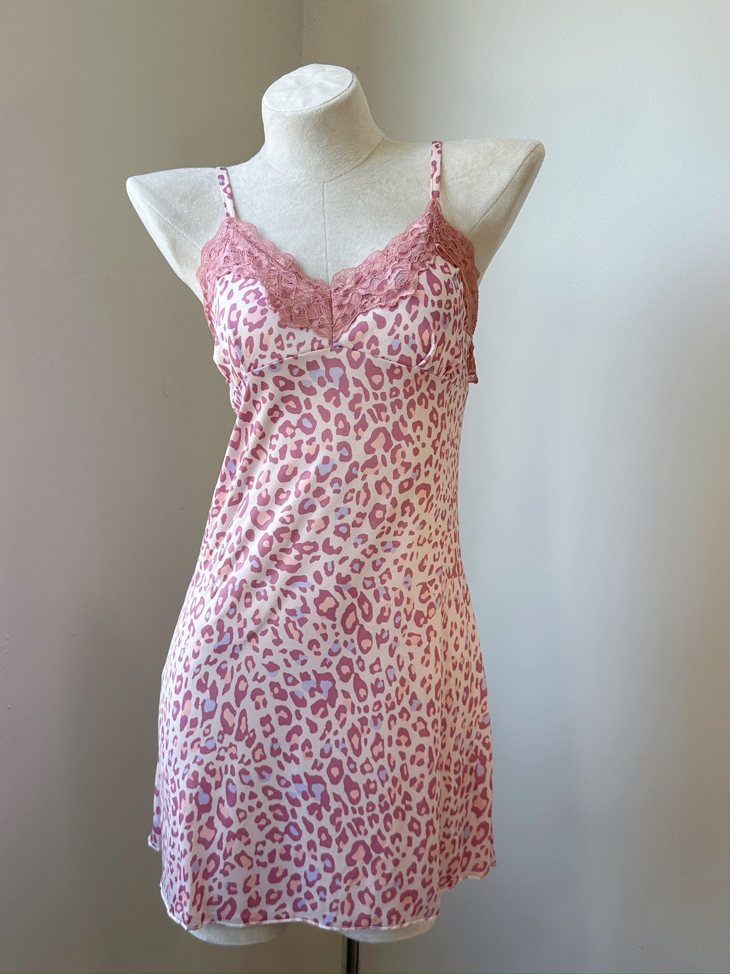 Lace-Trim Ice Silk – Blush Leopard